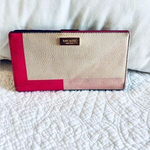 ❤️EXTRA 50% OFF! Kate Spade Leather Pink and Cream Wallet MSRP $179!